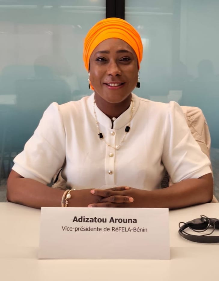 Adiza Arouna - Première Vice-présidente du REFELA BENIN assise.